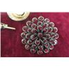 Image 2 : Nice Selection of Vintage Brooches 
