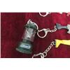 Image 5 : 3 Machine Gun & 1 Coleman Lanterns Keychains