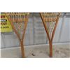 Image 5 : Set of Snowshoes 44'' x 13'' with Binders 