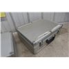 Image 4 : 2 Hard Cases 6'' x 18'' x 13'' 