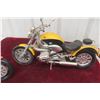 Image 3 : 2 Motorcycle Displays BMW & Honda 16'' Long
