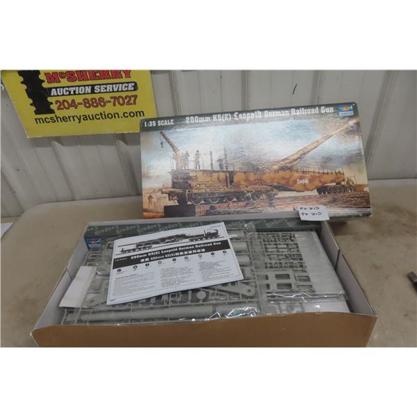 Trumpeter 1:35 Scale Leopold German Railway Gun Model 