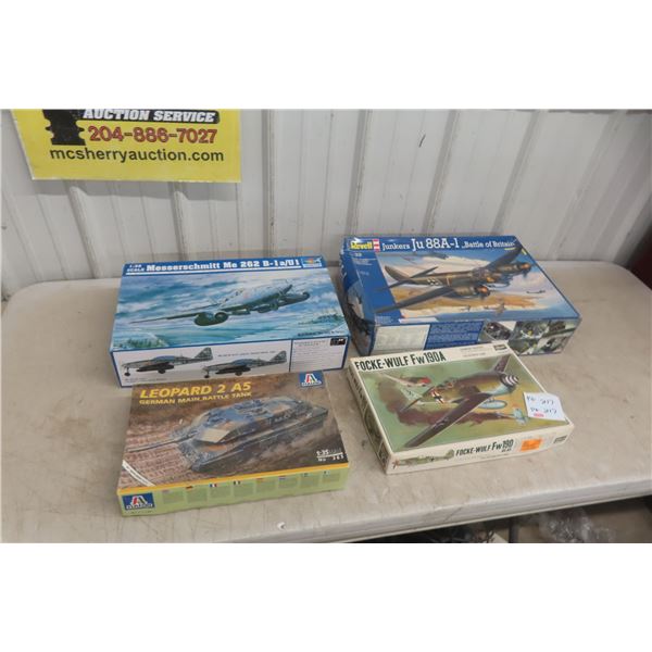 4 Military Models 1:32 + 1:35 Scale : Planes, Tanks