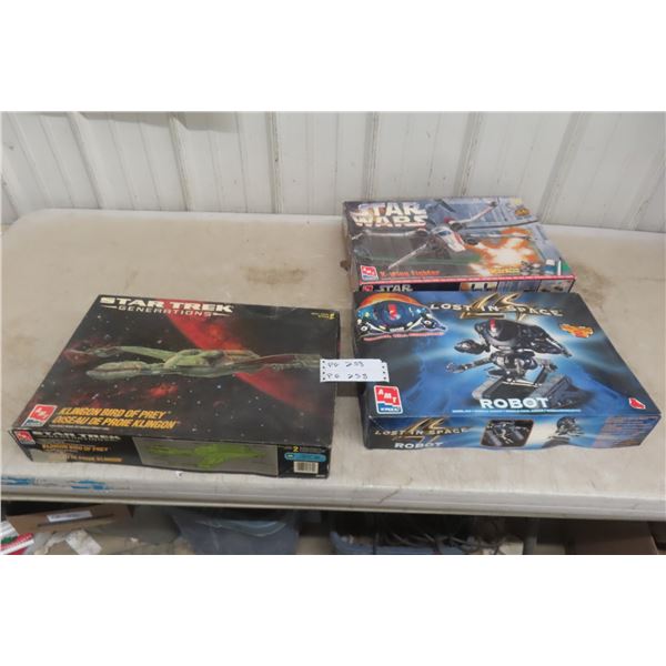 3 Ertl Model Kits: Star Trek, Star Wars Lost in Space 