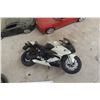 Image 6 : 4 Diecast Cars 1:24 Scale & Motorcycle 