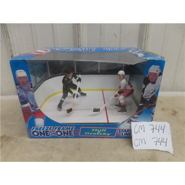 Wayne Gretzky and Brett Hull One-on-One Starting Line Up Figure Set