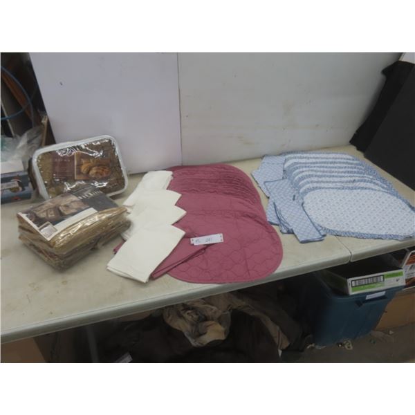 New King Size Bed Set: Flat Sheet, Fitted Sheet, Duvet Cover and Shams; Cloth Place Mats and Napkin