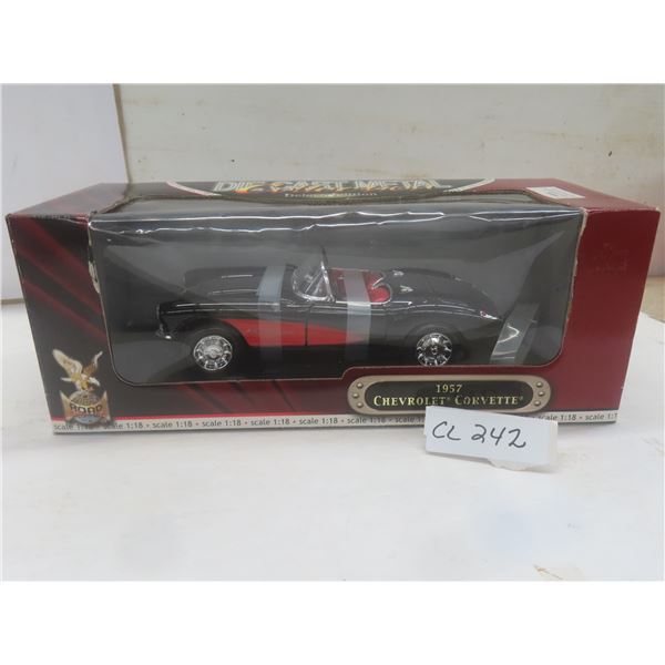 Road Signature 1957 Chevy Corvette Die-Cast, 1/18 Scale – New in Box