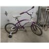 Image 12 : Flamingo Shifting Gears Pedal Bike with Training Wheels, 17"
