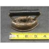 Image 6 : 2 Salesman's Iron Samples