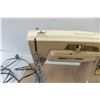 Image 4 : Singer Electric Sewing Machine