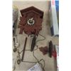 Image 5 : Cuckoo Clock; 1000-Piece Puzzle; Souvenir Spoon Plates; Doctor Who