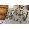 Image 7 : Cuckoo Clock; 1000-Piece Puzzle; Souvenir Spoon Plates; Doctor Who