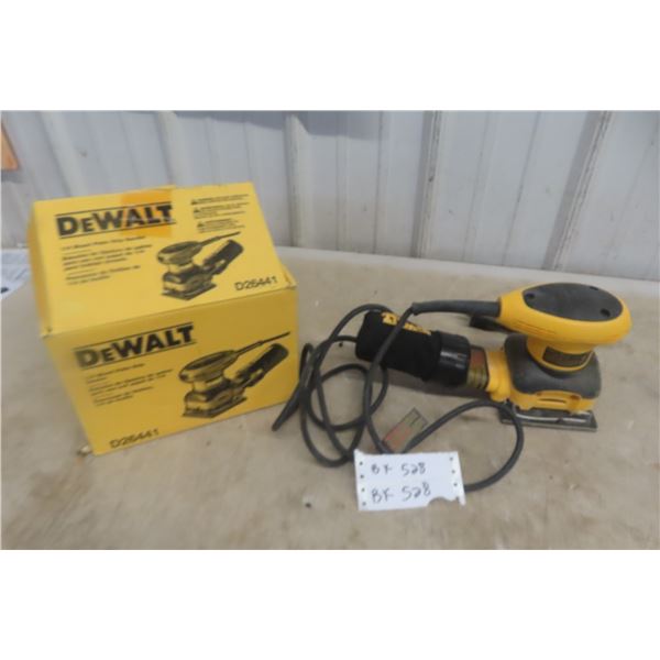 DeWalt ¼-Sheet Palm Sander