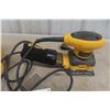 Image 2 : DeWalt ¼-Sheet Palm Sander
