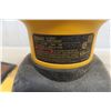 Image 3 : DeWalt ¼-Sheet Palm Sander