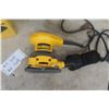 Image 4 : DeWalt ¼-Sheet Palm Sander