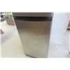Image 3 : Danby Fridge with Top Freezer, 59" × 24" × 24"