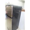 Image 4 : Danby Fridge with Top Freezer, 59" × 24" × 24"