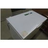 Image 4 : Frigidaire Deep Freeze, 35" × 22" × 35"