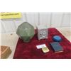 Image 1 : 5 Vintage Metal Banks