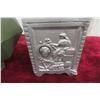 Image 8 : 5 Vintage Metal Banks