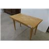 Image 2 : Stand, 20" × 31" × 16"