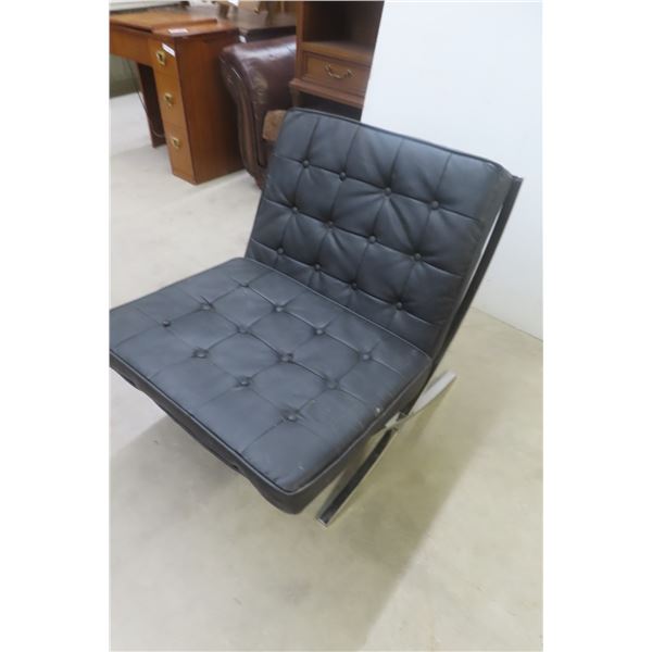 Leather/Leather-Style Chair