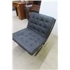 Image 1 : Leather/Leather-Style Chair