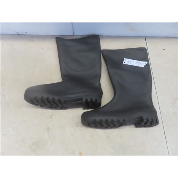 New Rubber Boots – Size 12