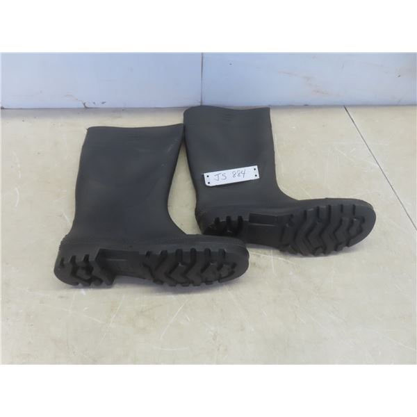 New Rubber Boots – Size 12