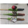 Image 8 : 3 Vintage Fishing Rods and Reels with Carrying Case