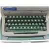 Image 5 : Antique Royal Heavy Steel Typewriter in Fitted Carrying Case with Rare Green-Coloured Keys [x=#8211/