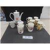 Image 1 : 5-Piece China Floral Set: Mugs, Teapot, Cream and Sugar Bowl