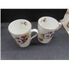 Image 6 : 5-Piece China Floral Set: Mugs, Teapot, Cream and Sugar Bowl