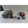 Image 1 : Vase and Paper Weights
