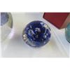 Image 6 : Vase and Paper Weights