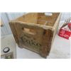 Image 3 : Wood Coke Case with (4) 6 Pack Carriers and 27 Coke Bottles 