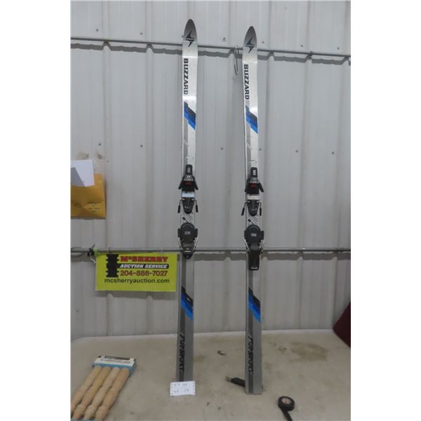 Top Sport Blizzard Set of Skis 