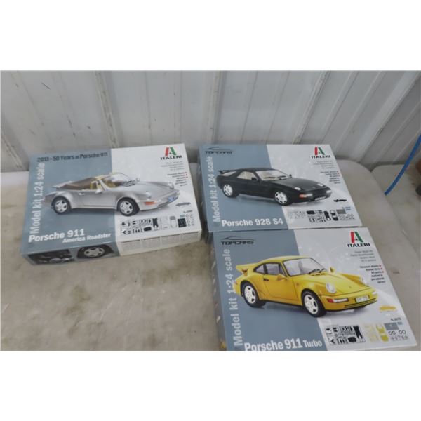 3 Porsche 1:24 Model Kits 