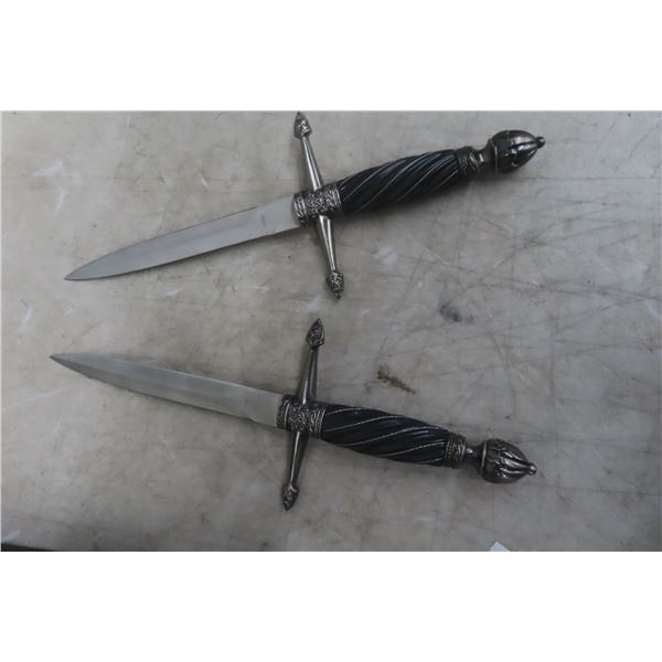 2 Daggers 12 1/2'' Long with Stand and Case 