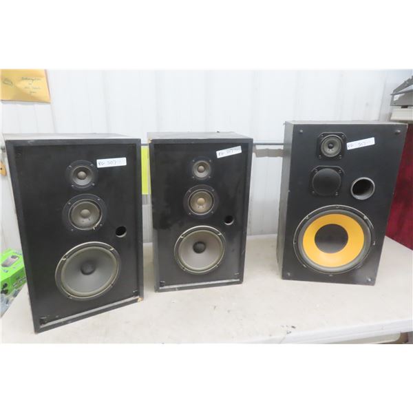 3 Speakers (2) Hitachi 30W (1) Accusound 90W 