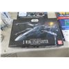 Image 6 : Star Wars and Star Trek Books, Pictures, Spaceship Diecast, 