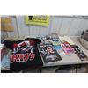Image 1 : 007, Beatles, Pink Floyd, Kiss Books, Tshirts and More 