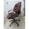 Image 7 : Leather Style Office Chair w/ Swivel and Rolling Casters