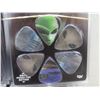Image 5 : 24 Pkgs New Alien and Skull Guitar Picks w/ Store Display Rack