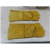 Image 3 : 12 Pairs New Horizon Leather Work Gloves and 2 Muskie-Pike Wood Chopped Decal Lures, 6-3/4"