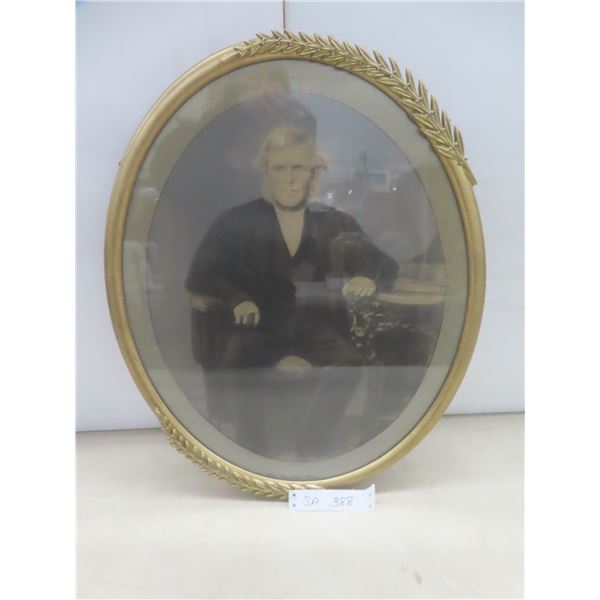 Antique Oval Frame w/ Black and White Picture, 20-1/2" x 16"