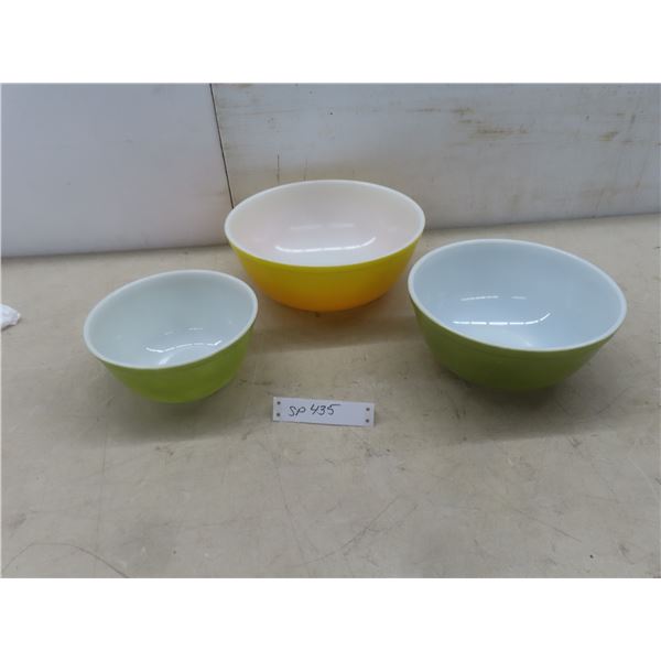 3 Pyrex Nesting Bowls, 7" to 10-1/2"