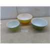 Image 1 : 3 Pyrex Nesting Bowls, 7" to 10-1/2"